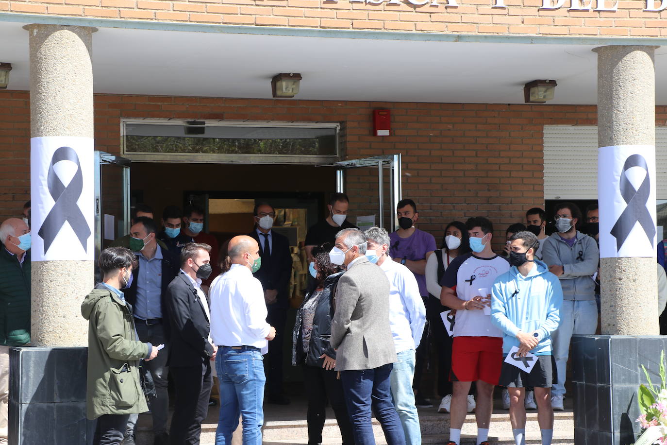 Minuto de silencio por la muerte del joven asesinado en León.