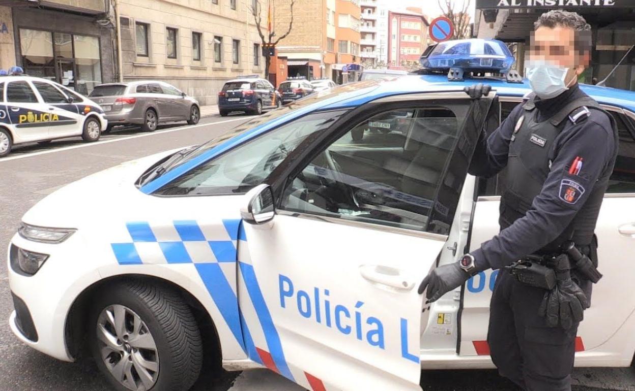 Efectivos de la Policía Local de León en una imagen de archivo.