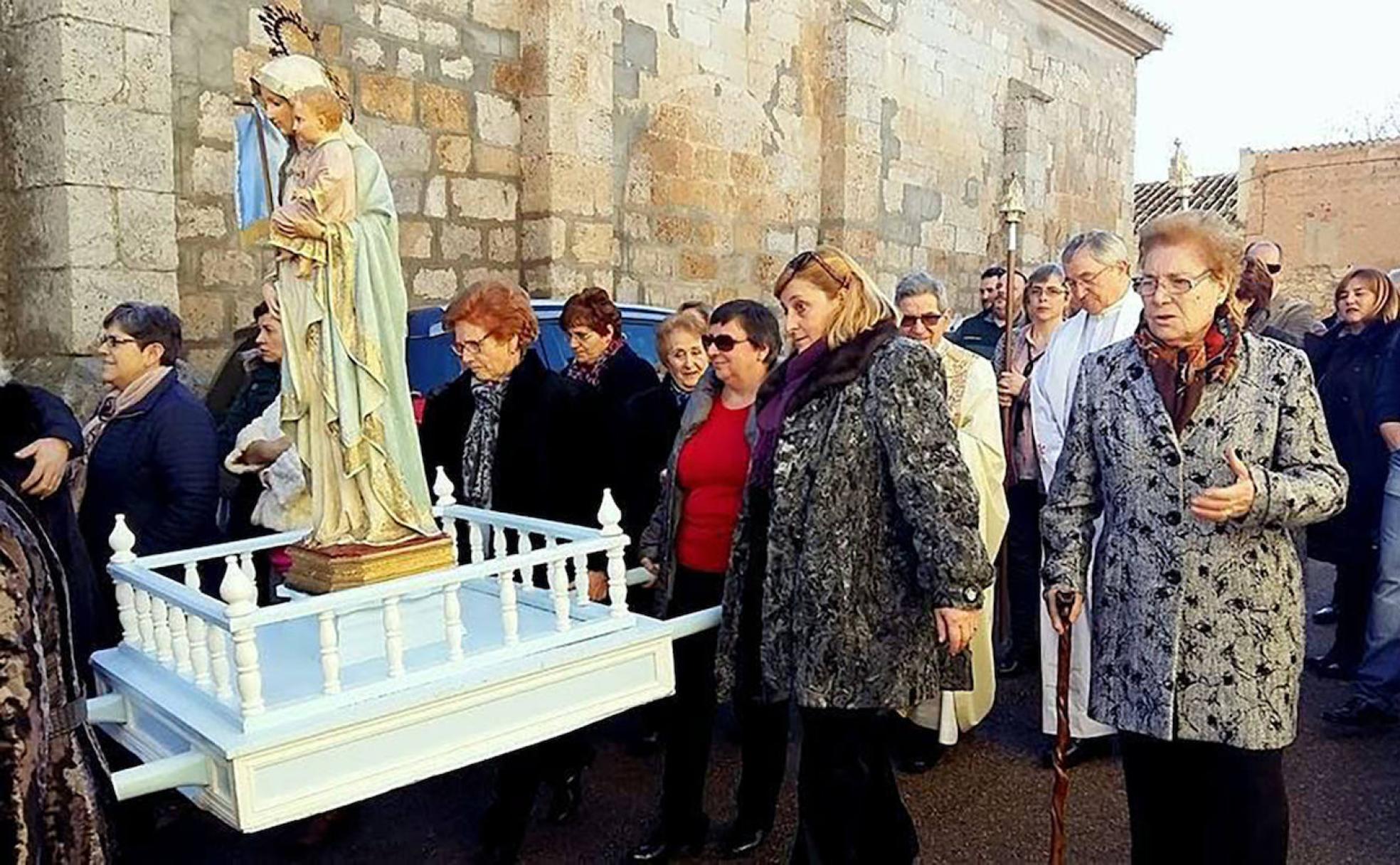 Procesión de la Virgen de la Paz en Castrillo de Onielo.