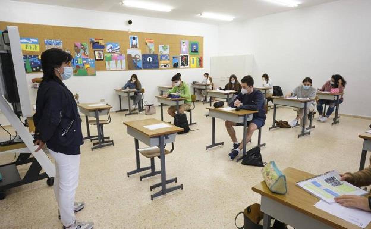 Imagen de un aula con distancia de seguridad durante la pandemia.