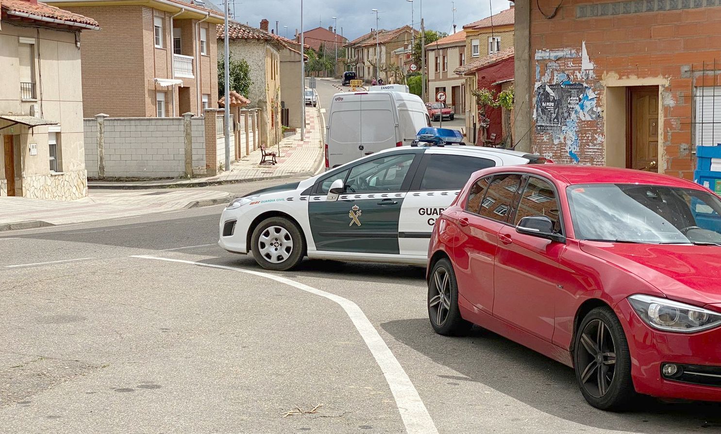 La joven de Valverde de la Virgen responde al nombre de Cristina Ramos y desaparecía este pasado jueves | La mujer desaparecida tenía una orden de alejamiento de su expareja y se encontraba en tratamiento médico especializado | La Unidad Canina de la Guardia Civil de Zamora se irncopora a la búsqueda de la joven. 