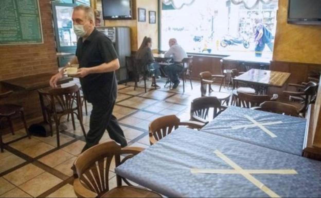 Todos los bares de la provincia podrán mantener la hostelería de interior abierta.