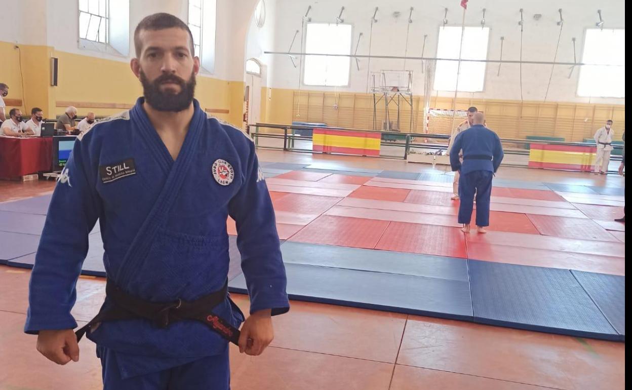 Alejandro Escobar, listo para un combate.