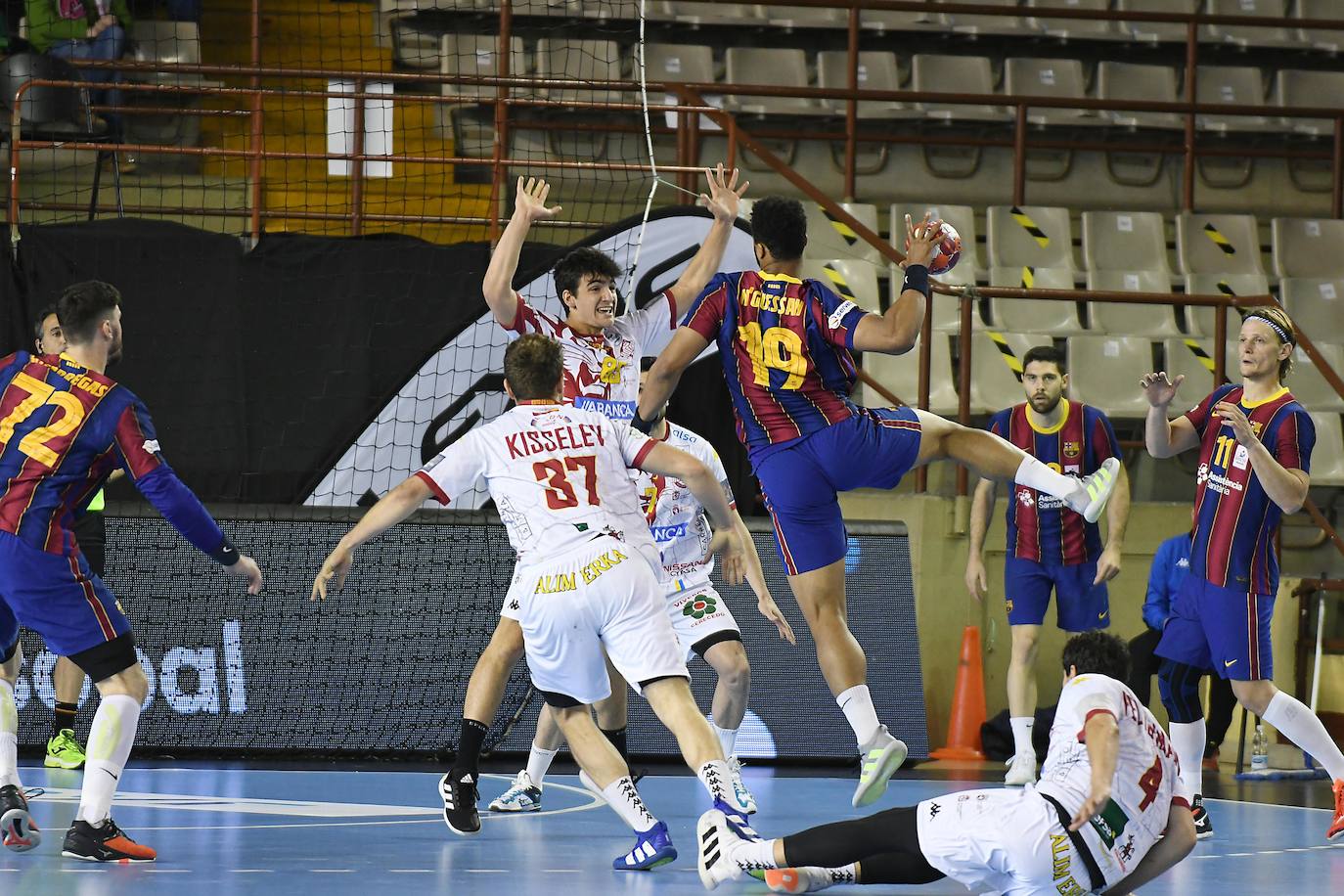 El conjunto leonés no pudo con el todopoderoso equipo blaugrana.