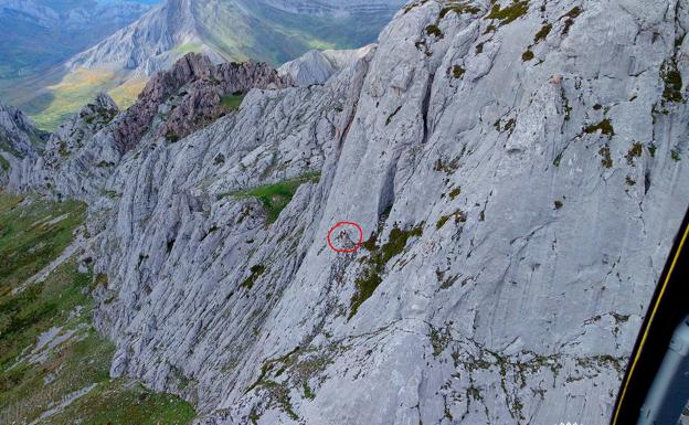 Lugar en el que se encontraba colgado el escalador.