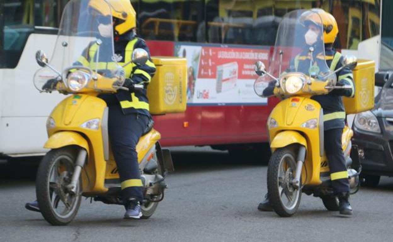 Imagen de motos de Correos.