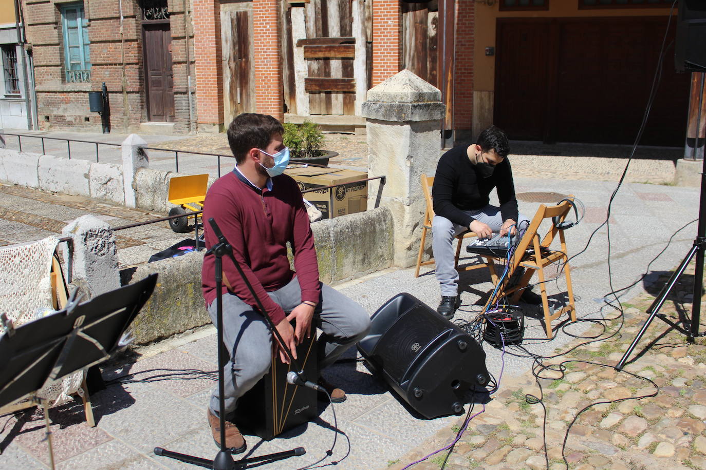 El autor Pedro Gómez García relata en su primera obra «800 años de historia» de la emblemática plaza leonesa.