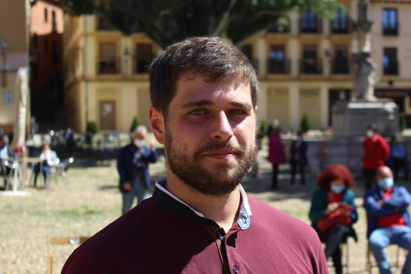 El autor Pedro Gómez García relata en su primera obra «800 años de historia» de la emblemática plaza leonesa.