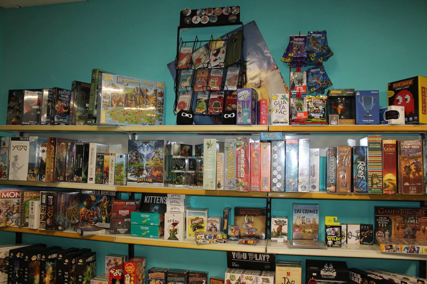 Rodrigo Vidal Sierra celebra el Día del Orgullo Friki al frente desde hace tres años de una de las tiendas de esta índole en León.