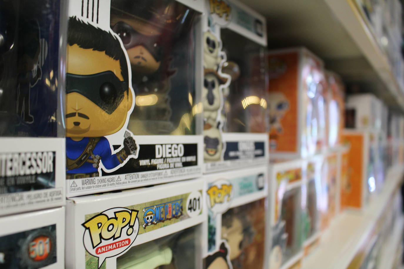 Rodrigo Vidal Sierra celebra el Día del Orgullo Friki al frente desde hace tres años de una de las tiendas de esta índole en León.