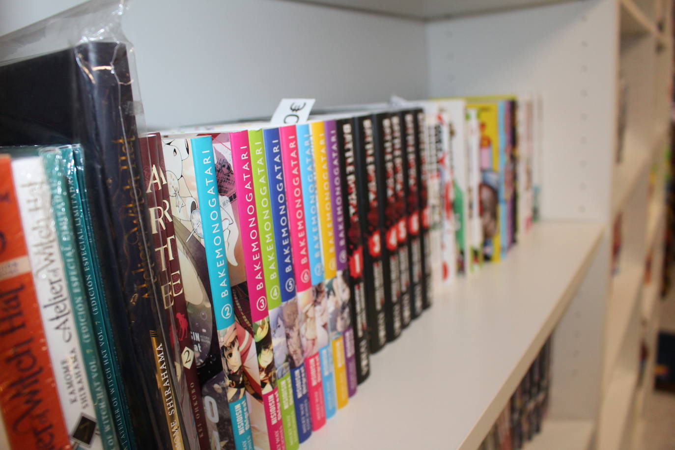 Rodrigo Vidal Sierra celebra el Día del Orgullo Friki al frente desde hace tres años de una de las tiendas de esta índole en León.