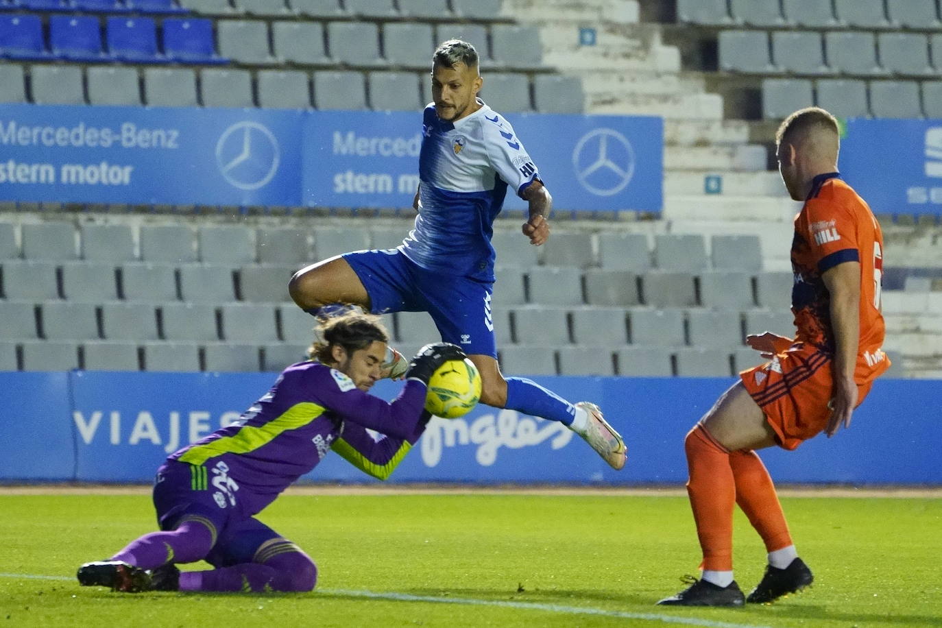 La SD Ponferradina visita la Nova Creu Alta para medirse al CE Sabadell en el último partido a domicilio del curso.