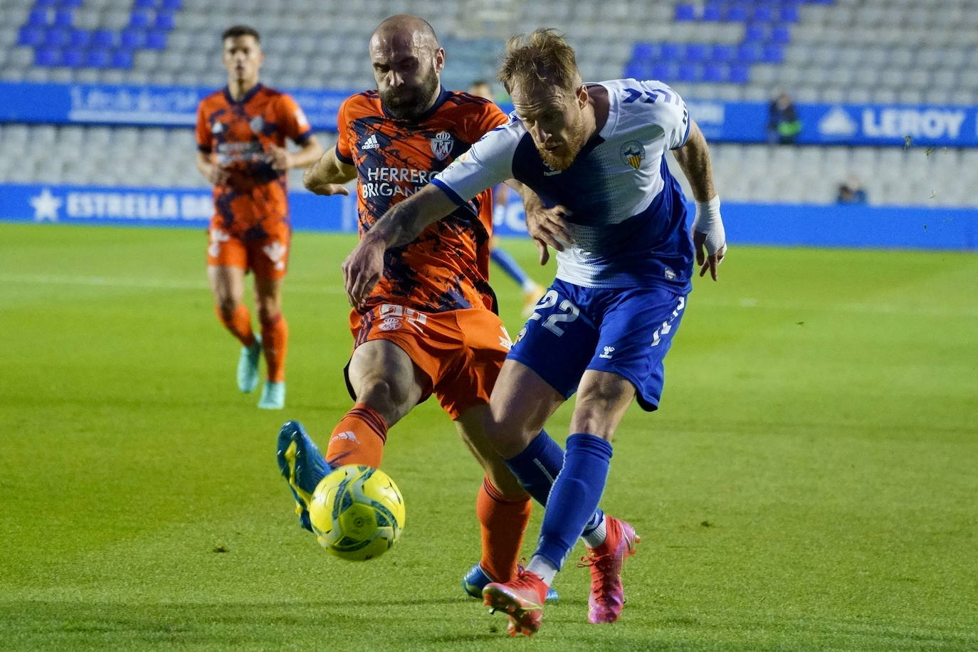 La SD Ponferradina visita la Nova Creu Alta para medirse al CE Sabadell en el último partido a domicilio del curso.