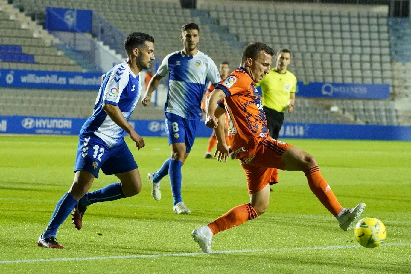 La SD Ponferradina visita la Nova Creu Alta para medirse al CE Sabadell en el último partido a domicilio del curso.