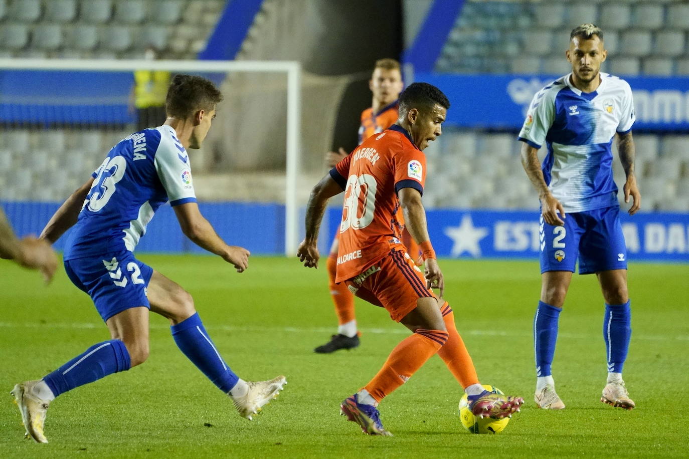 La SD Ponferradina visita la Nova Creu Alta para medirse al CE Sabadell en el último partido a domicilio del curso.