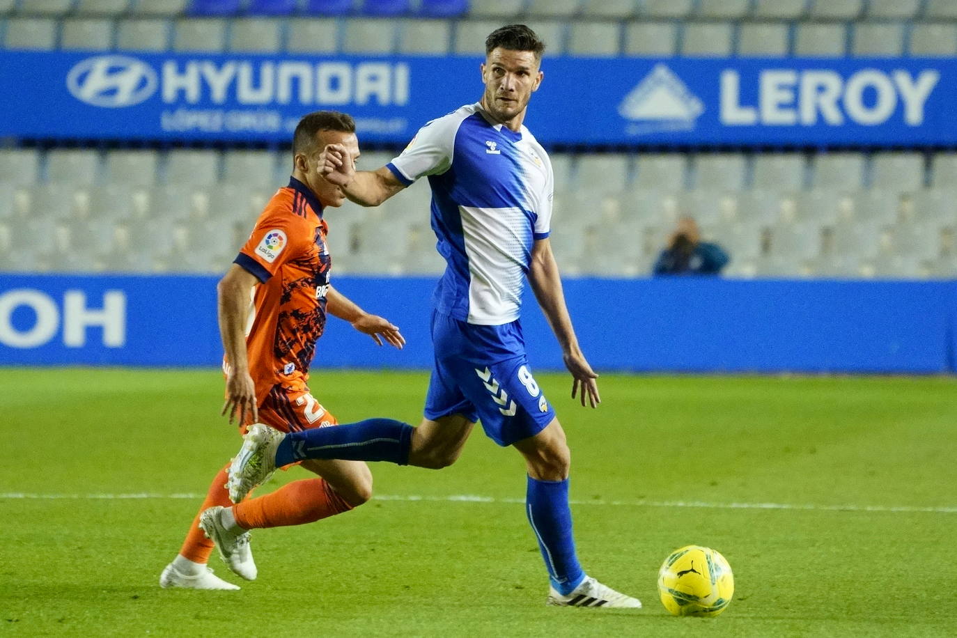 La SD Ponferradina visita la Nova Creu Alta para medirse al CE Sabadell en el último partido a domicilio del curso.