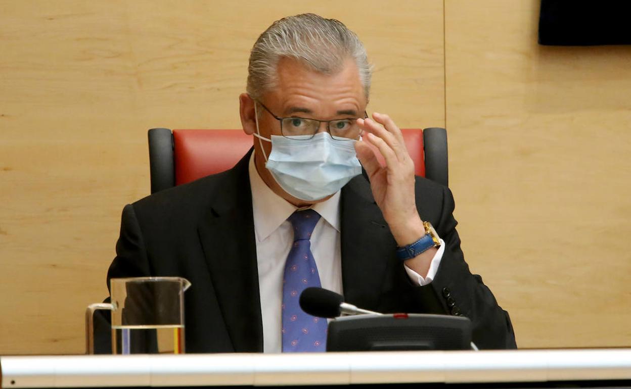 Juan Carlos Sacristán Gómez comparece en la comisión de investigación sobre la adjudicación de parques eólicos en Castilla y León así como la adquisición de terrenos en Portillo para la construcción de un parque empresarial y la del edificio de Centro de Soluciones Empresariales de la Junta en Arroyo de la Encomienda.