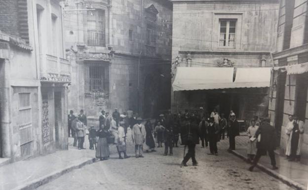 Galería. Actual calle Regidores, conocida como Gumersindo de Azcárate.