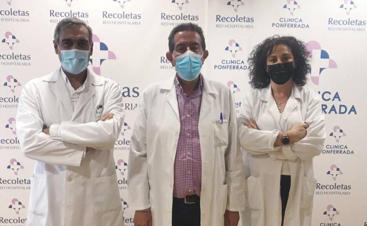 Los doctores González Crespo, Cabrera y De Paz forman el equipo de la nueva Unidad de Mama de la Clínica Ponferrada.