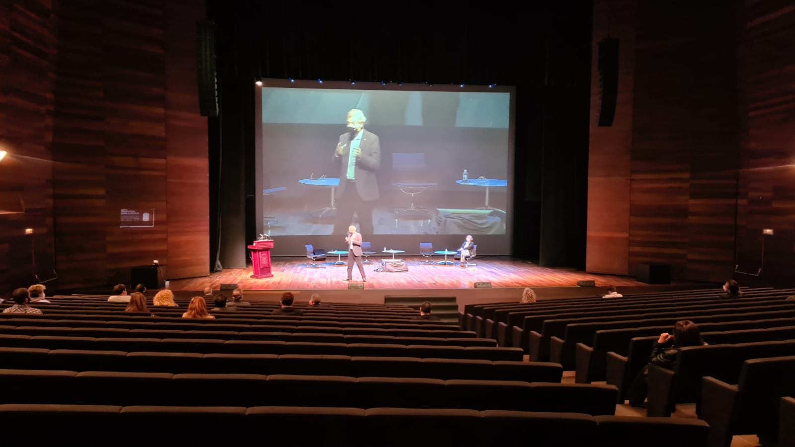 El Auditorio Ciudad de León acoge este simposio con una decena de expertos en la materia.