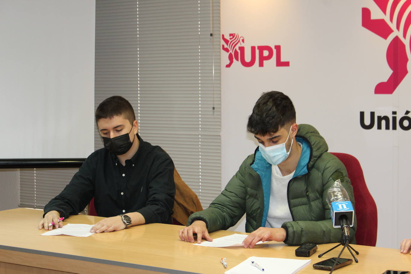 Los jóvenes leonesistas, unos cincuenta miembros, se suman a la manifestación convocada por Conceyu por la autonomía de la Región Leonesa.