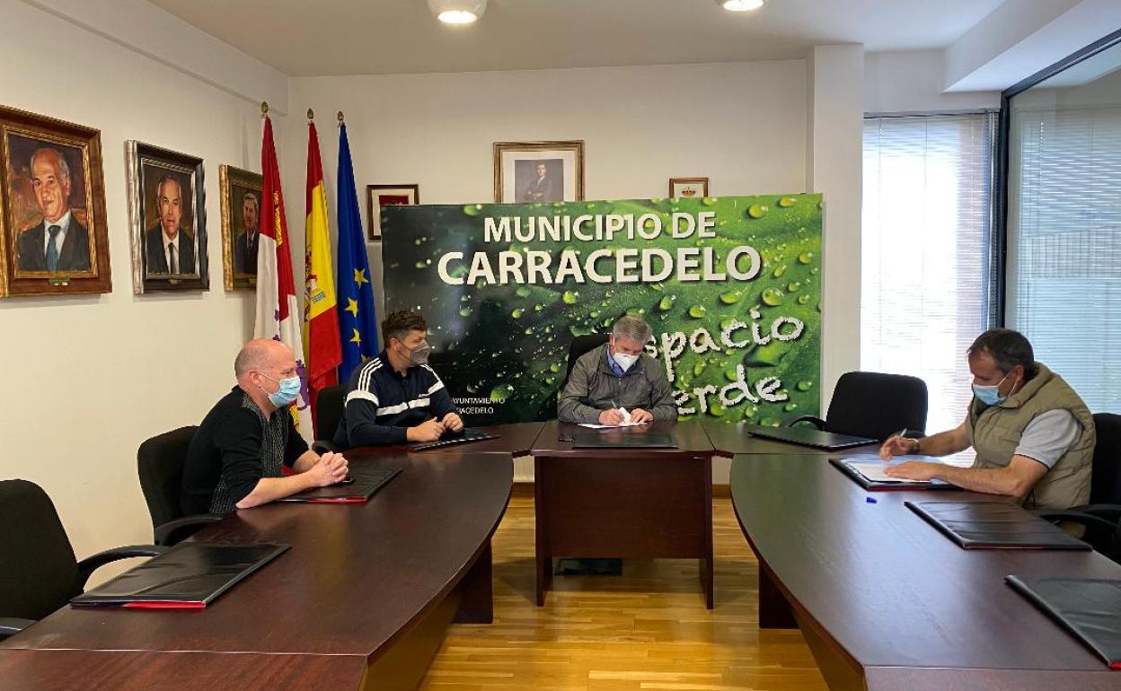 Firma del nuevo convenio de Carracedelo con la ABA.