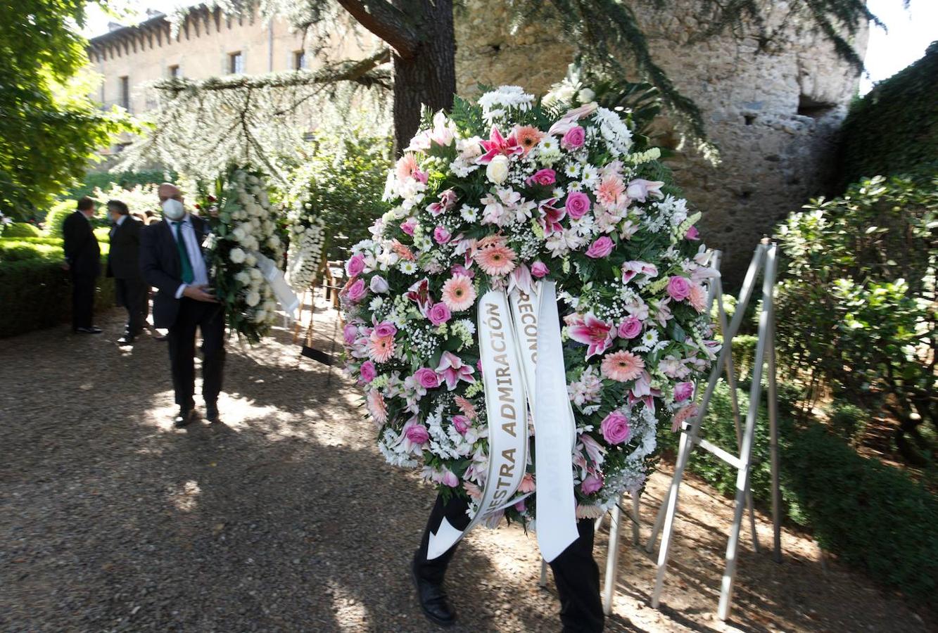 El ministro de Cultura y Deporte, José Manuel Rodríguez Uribes, asiste al funeral del compositor y director de orquesta Cristóbal Halffter en la Colegiata de Villafranca del Bierzo