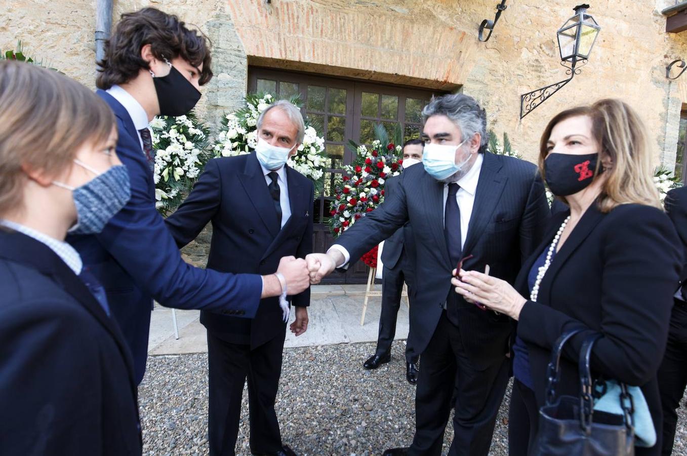 El ministro de Cultura y Deporte, José Manuel Rodríguez Uribes, asiste al funeral del compositor y director de orquesta Cristóbal Halffter en la Colegiata de Villafranca del Bierzo