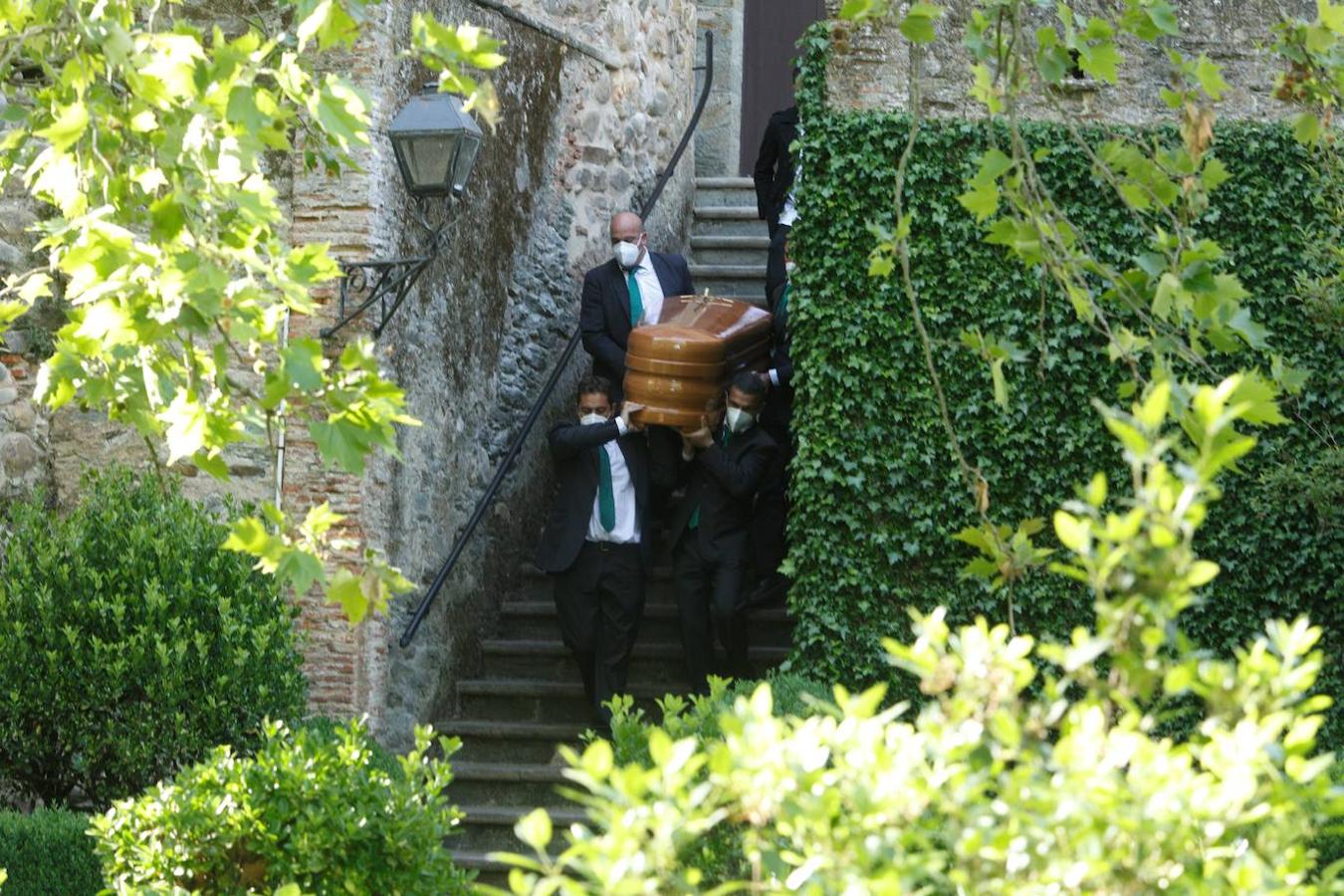 El ministro de Cultura y Deporte, José Manuel Rodríguez Uribes, asiste al funeral del compositor y director de orquesta Cristóbal Halffter en la Colegiata de Villafranca del Bierzo