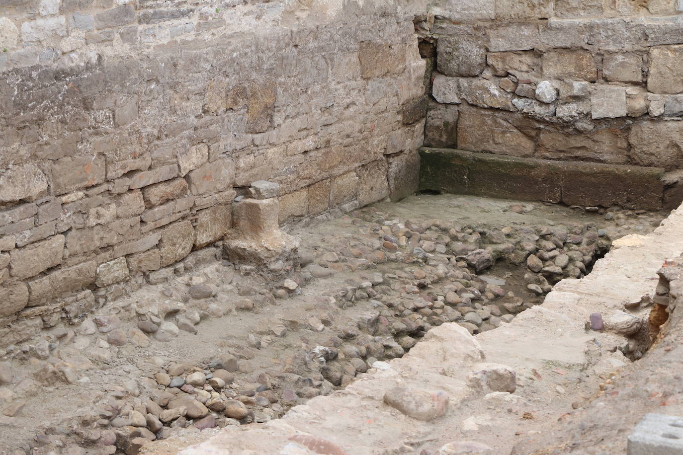 La zona arqueológica de la Era del Moro dotará a la capital de nuevos lienzos de su muralla que será puesta en valor.