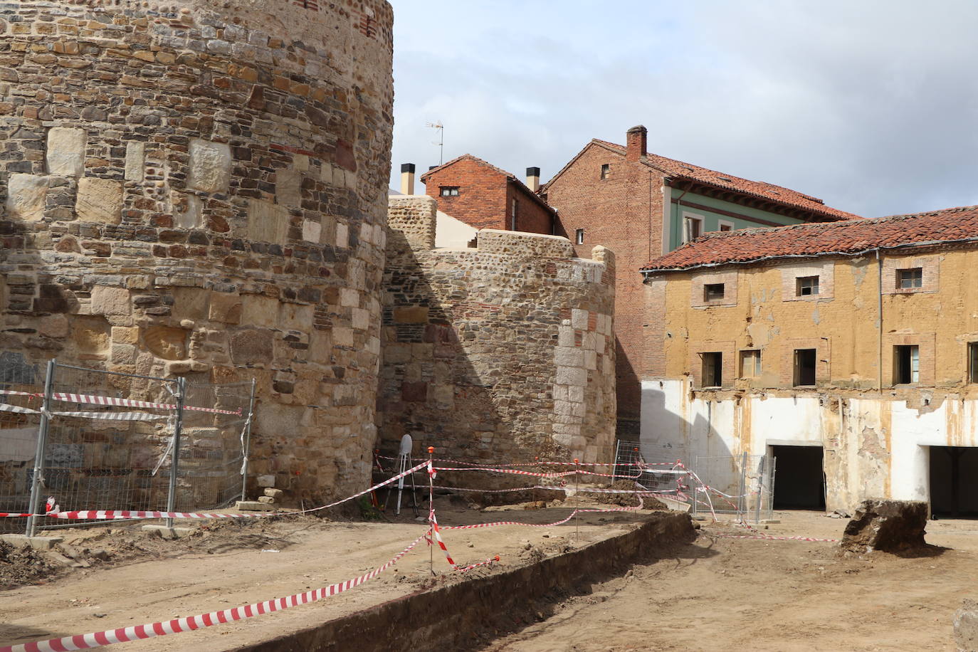 La zona arqueológica de la Era del Moro dotará a la capital de nuevos lienzos de su muralla que será puesta en valor.