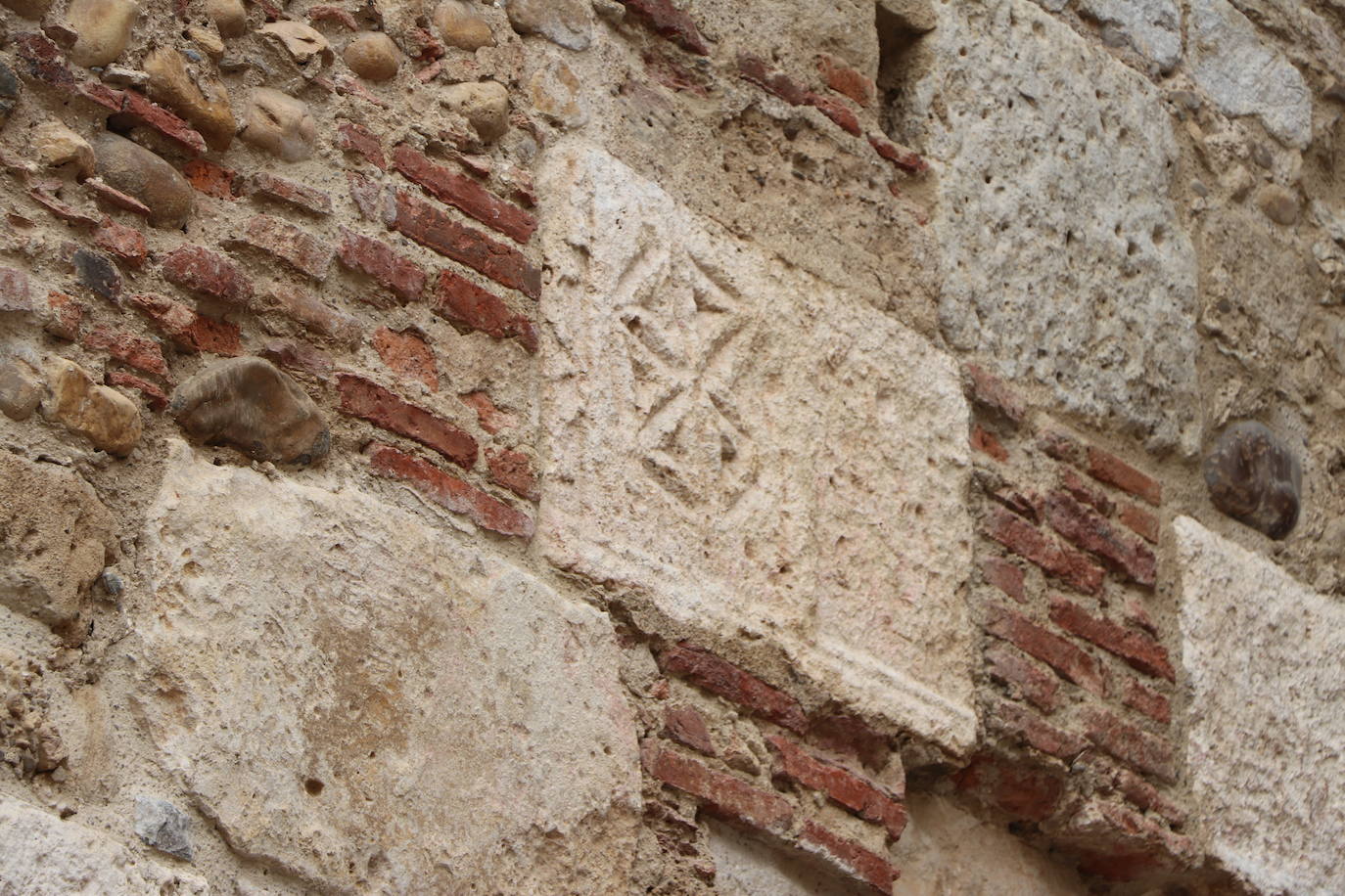 La zona arqueológica de la Era del Moro dotará a la capital de nuevos lienzos de su muralla que será puesta en valor.