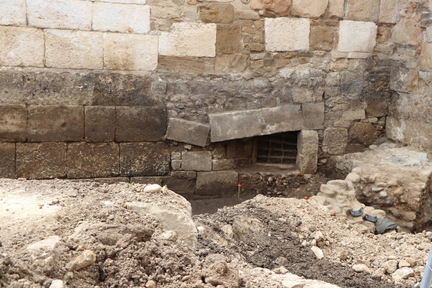 La zona arqueológica de la Era del Moro dotará a la capital de nuevos lienzos de su muralla que será puesta en valor.