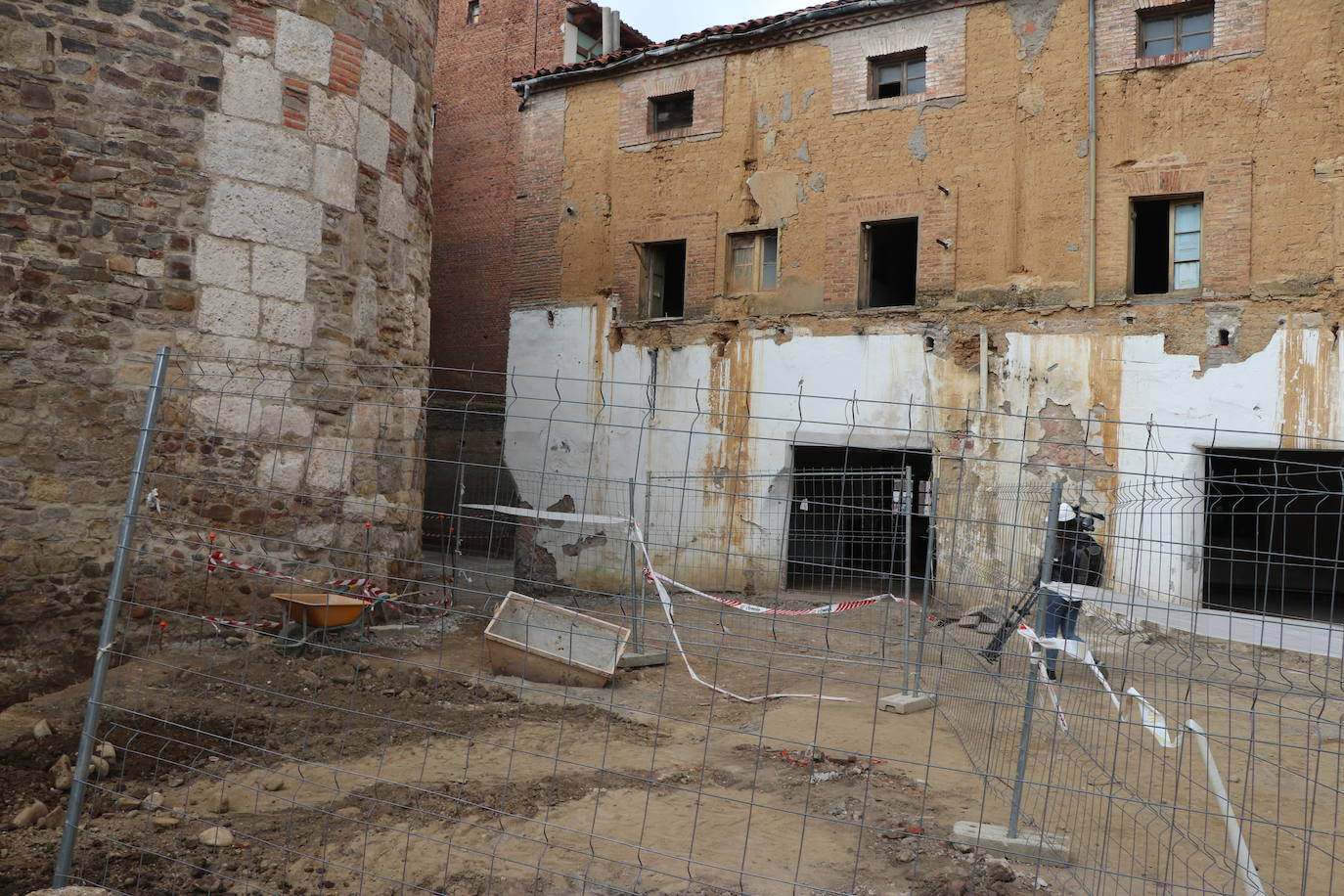 La zona arqueológica de la Era del Moro dotará a la capital de nuevos lienzos de su muralla que será puesta en valor.