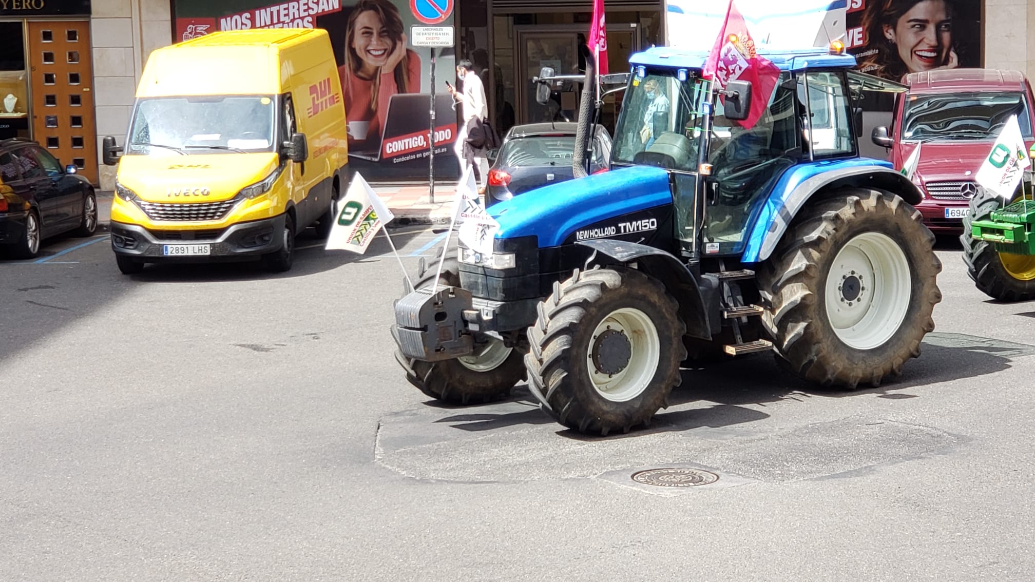 Trece camiones recorren las calles de León contra una PAC «cada vez menos productivista».