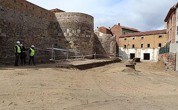 Galería. Vista de la zona arqueológica hacia el molino sidrón.