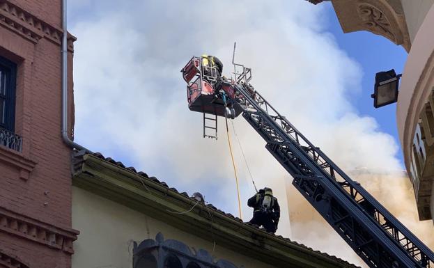 Galería. Actuación de los Bomberos en este incendio.