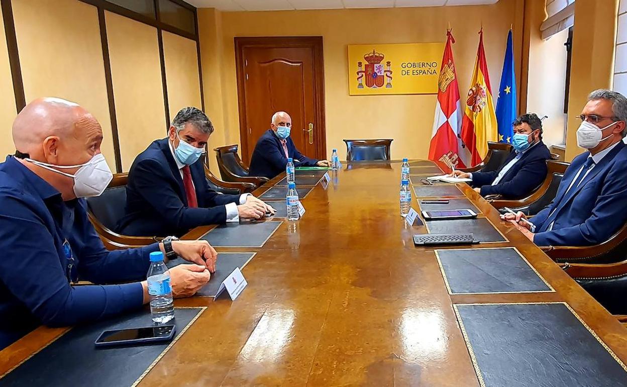 Imagen de la reunión mantenida entre Csif y el Delegado del Gobierno. 