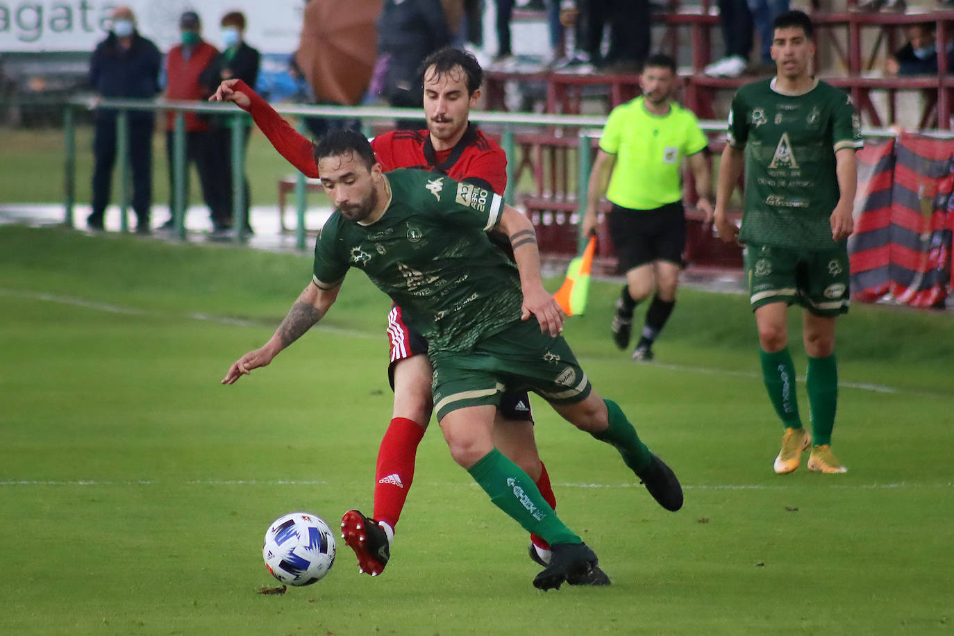 El Atlético Astorga recibió al Mirandés B en la semifinal del playoff de ascenso a Segunda RFEF.