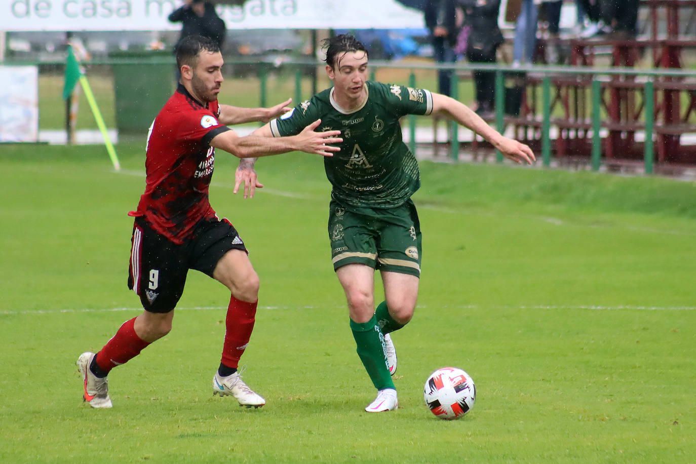 El Atlético Astorga recibió al Mirandés B en la semifinal del playoff de ascenso a Segunda RFEF.