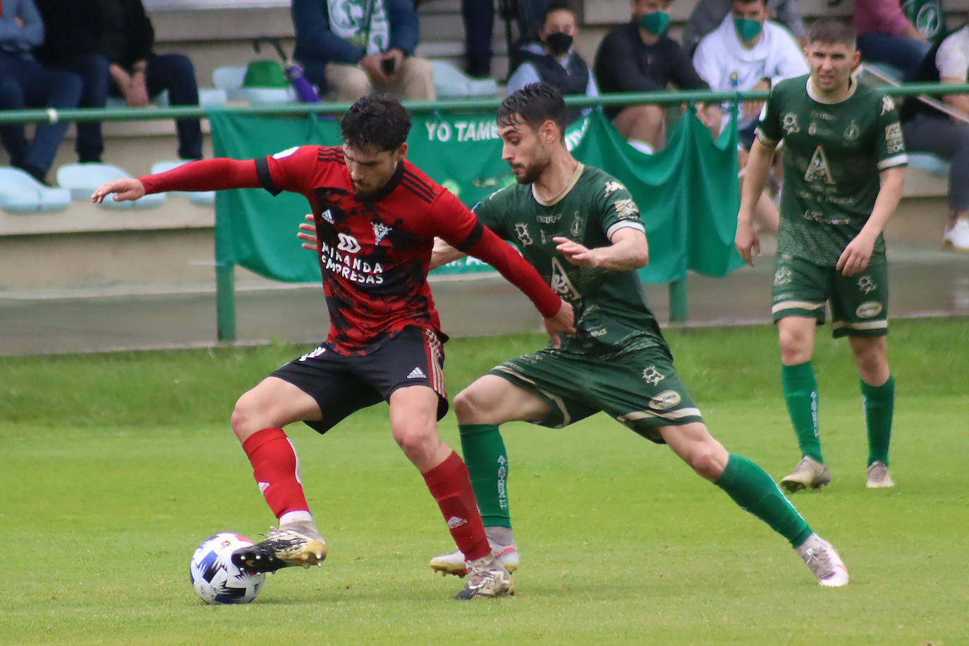 El Atlético Astorga recibió al Mirandés B en la semifinal del playoff de ascenso a Segunda RFEF.