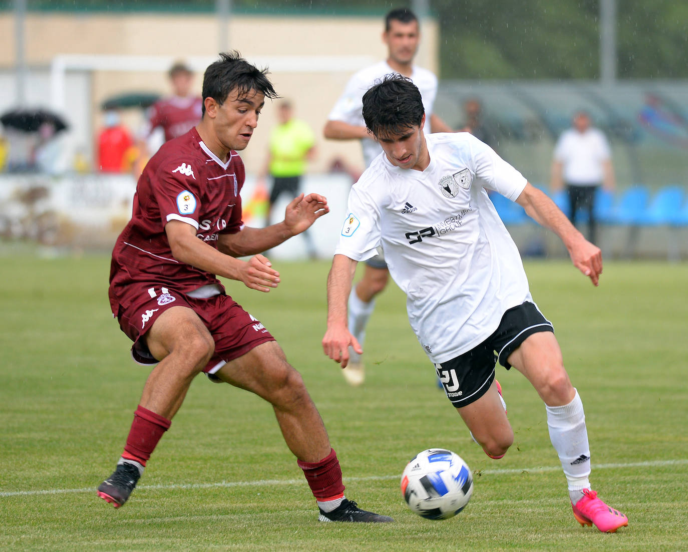 El conjunto leonés pierde en las semifinales de la fase de ascenso ante el Burgos Promesas por 2-1.