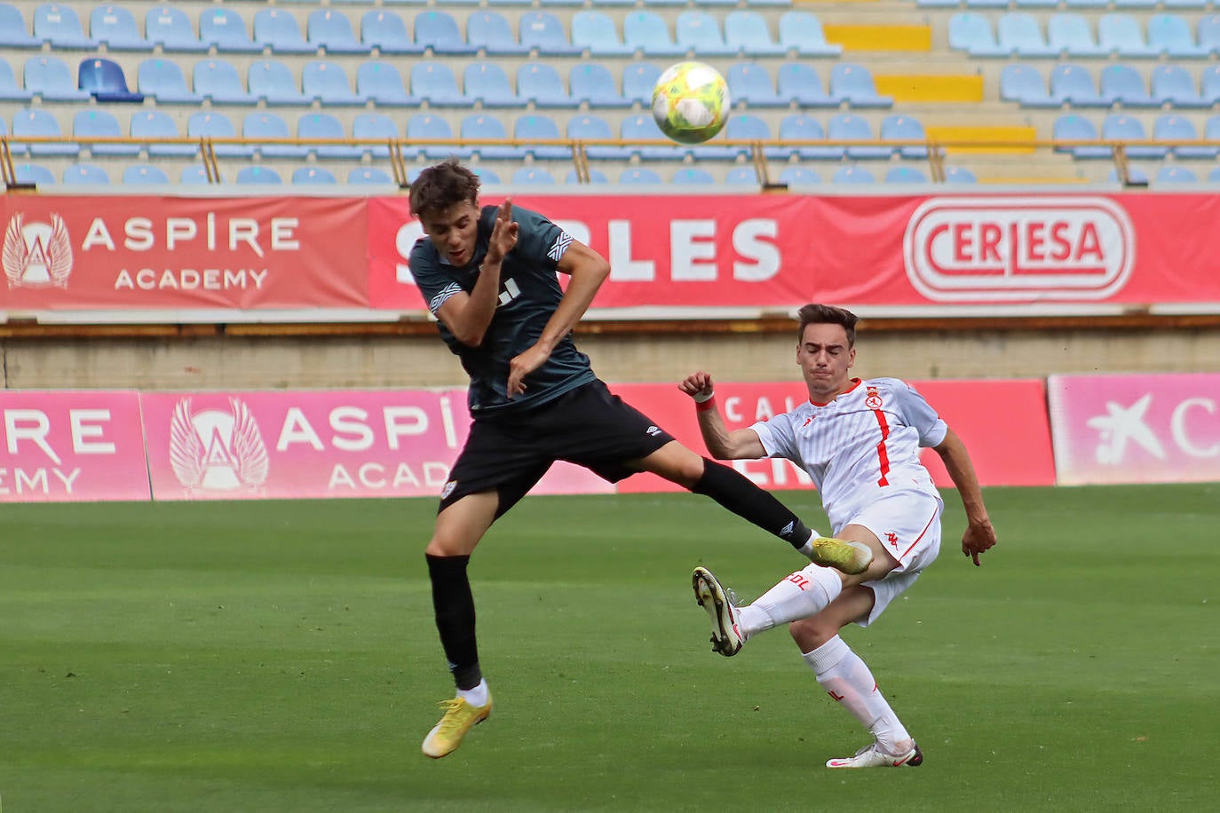 El conjunto dirigido por Adrián Cantabrana no puede con el Rayo Vallecano y pone el broche a una histórica temporada con derrota.