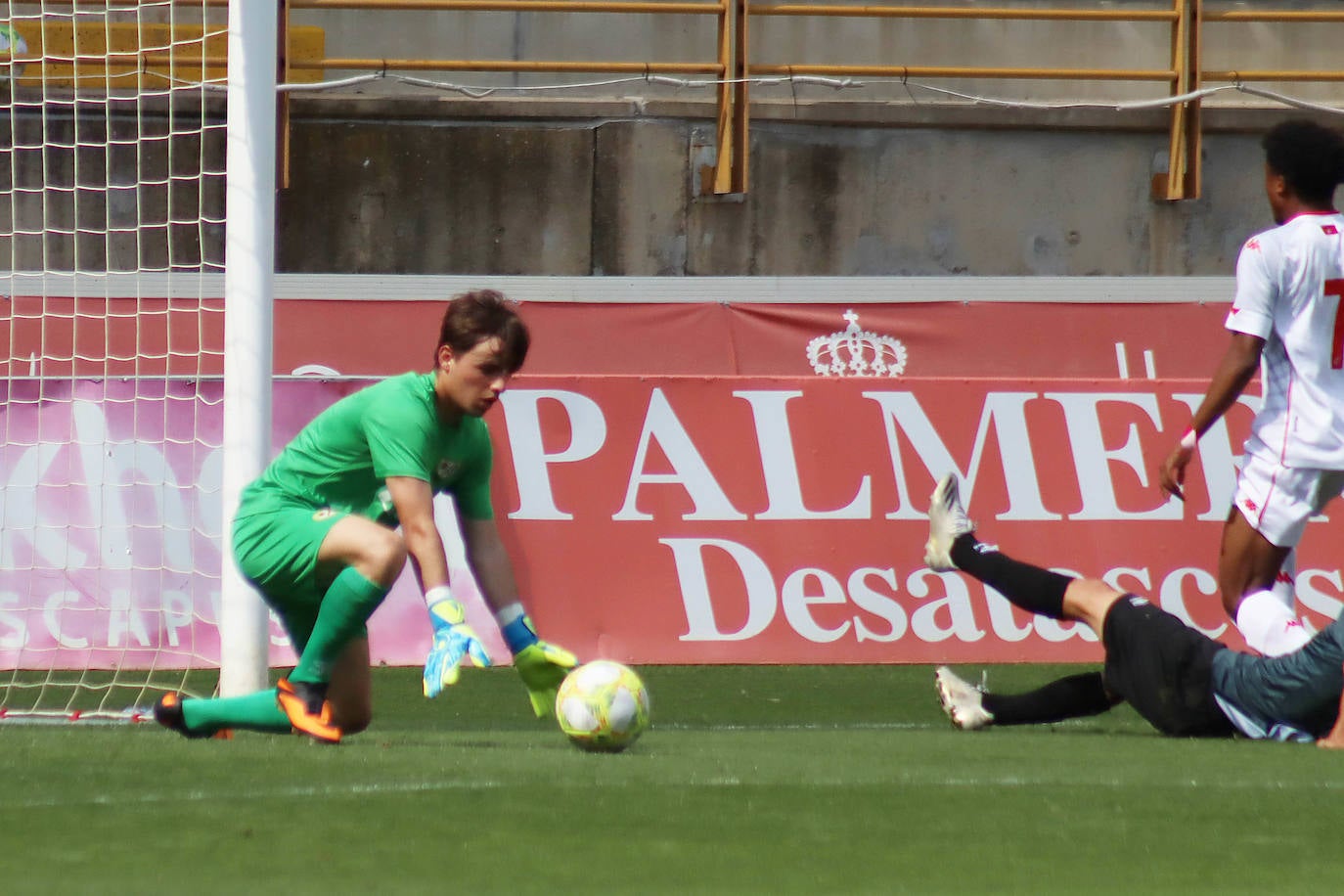 El conjunto dirigido por Adrián Cantabrana no puede con el Rayo Vallecano y pone el broche a una histórica temporada con derrota.