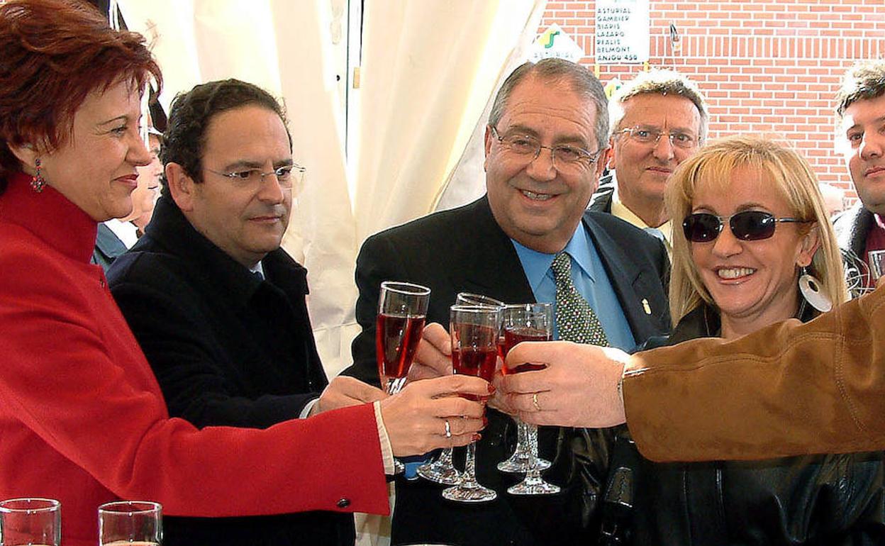 Brindis tras la inauguración de la 83 edición de la Feria Multisectorial de Valencia de Don Juan (León)