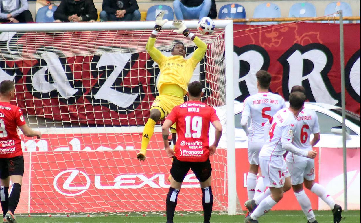 Diarra, en un lance de un partido de la Cultural.