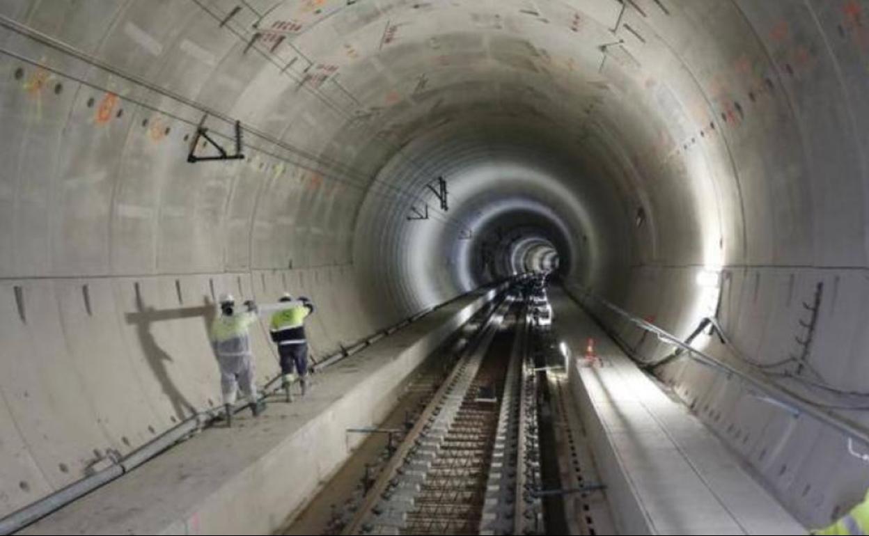 Interior de un túnel en la Variante de Pajares. 