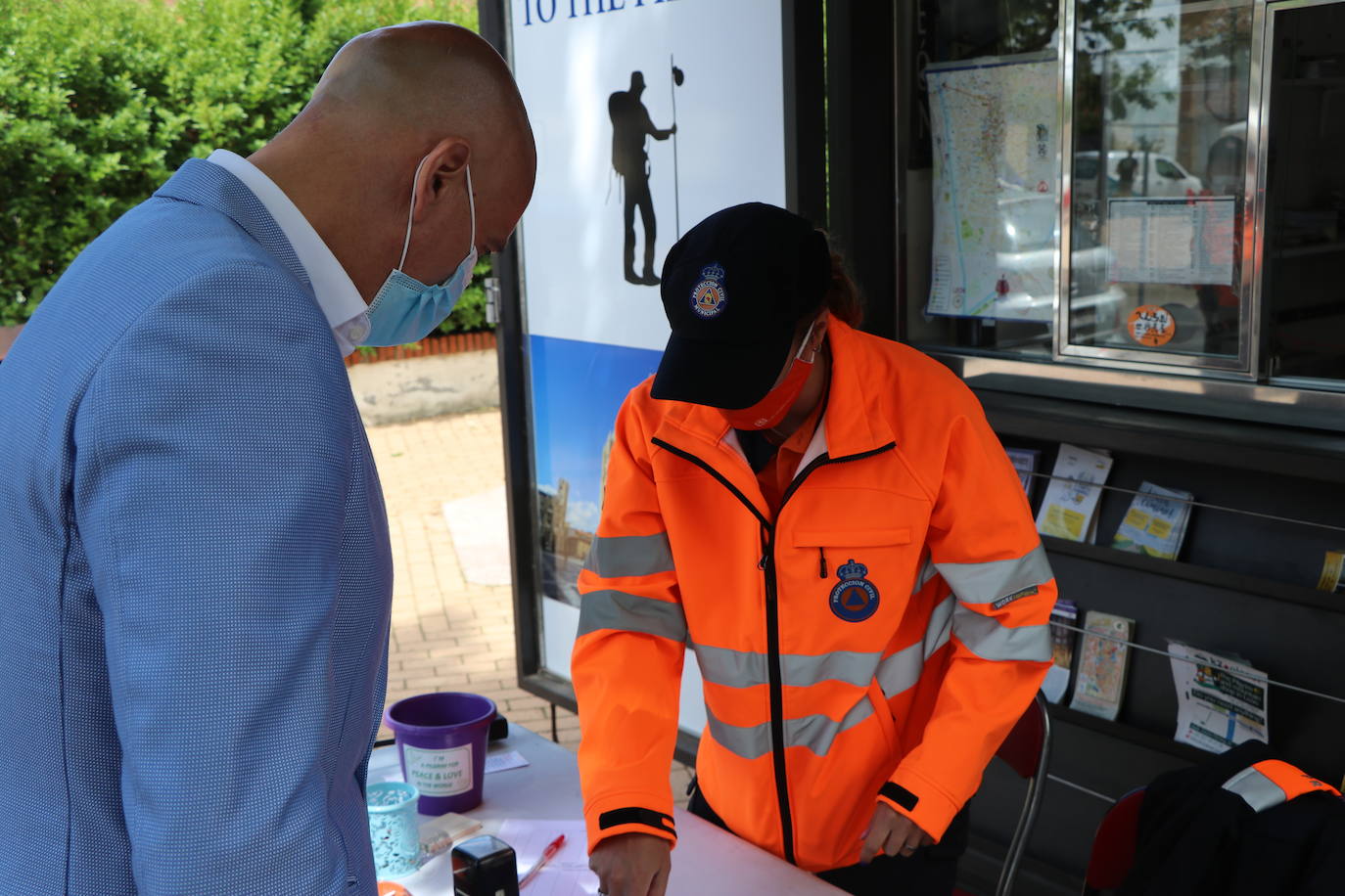 El puesto de información al peregrino de Puentecastro recupera su actividad con el objetivo de recuperar sus cifras de antes de la pandemia.