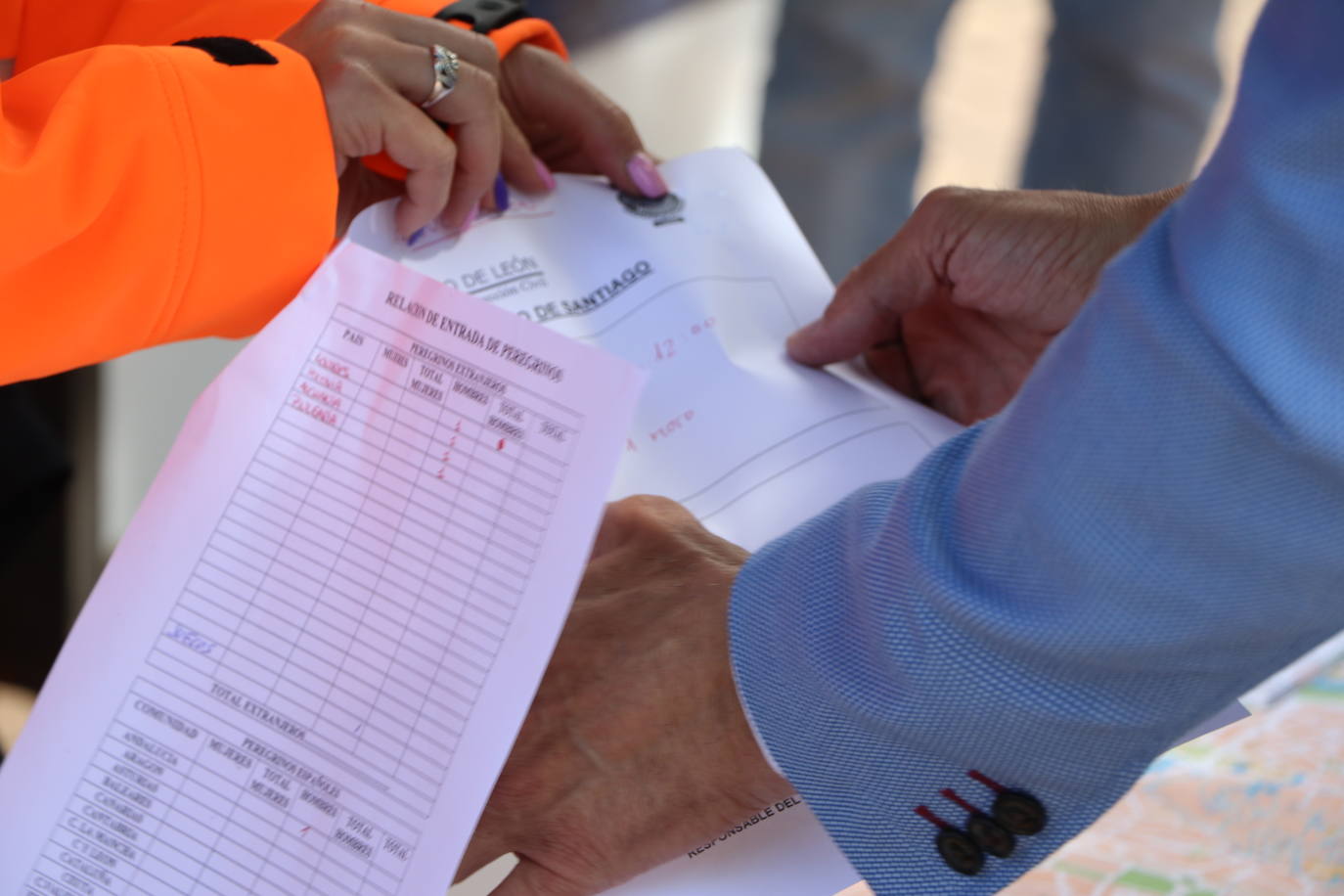 El puesto de información al peregrino de Puentecastro recupera su actividad con el objetivo de recuperar sus cifras de antes de la pandemia.