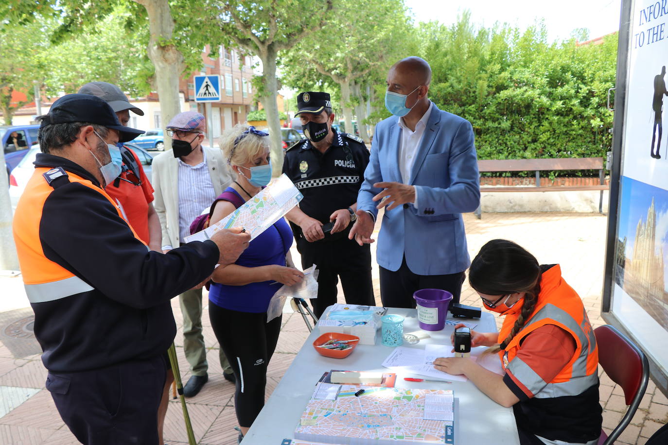 El puesto de información al peregrino de Puentecastro recupera su actividad con el objetivo de recuperar sus cifras de antes de la pandemia.